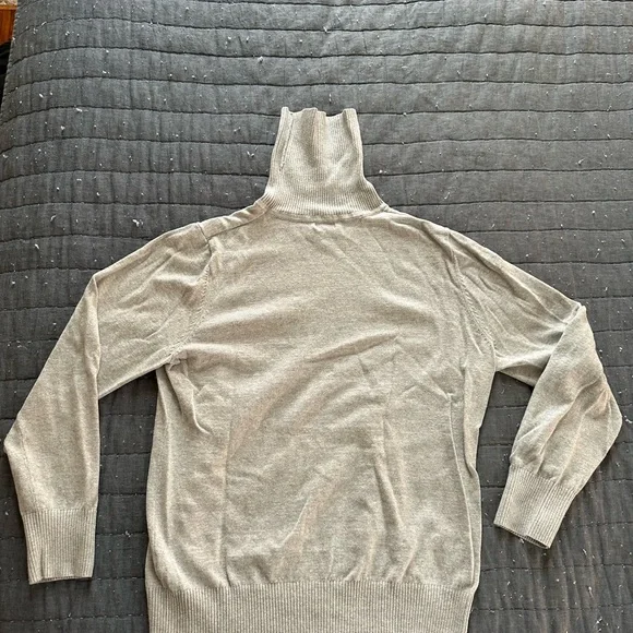 L.L. Bean Women's Light Gray Cotton/Cashmere Turtleneck Sweater - Picture 1 of 6